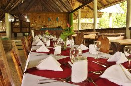 MesaLargaRestaurante
